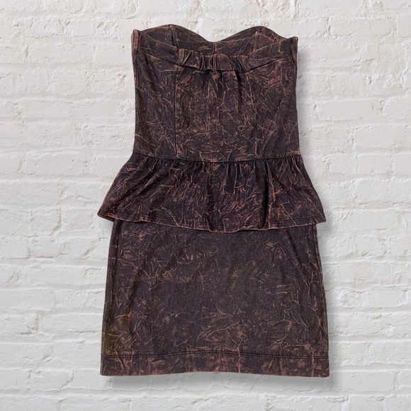 Urban Outfitters Silence + Noise Strapless Sweetheart Neck Peplum Mini Dress - Picture 2 of 7